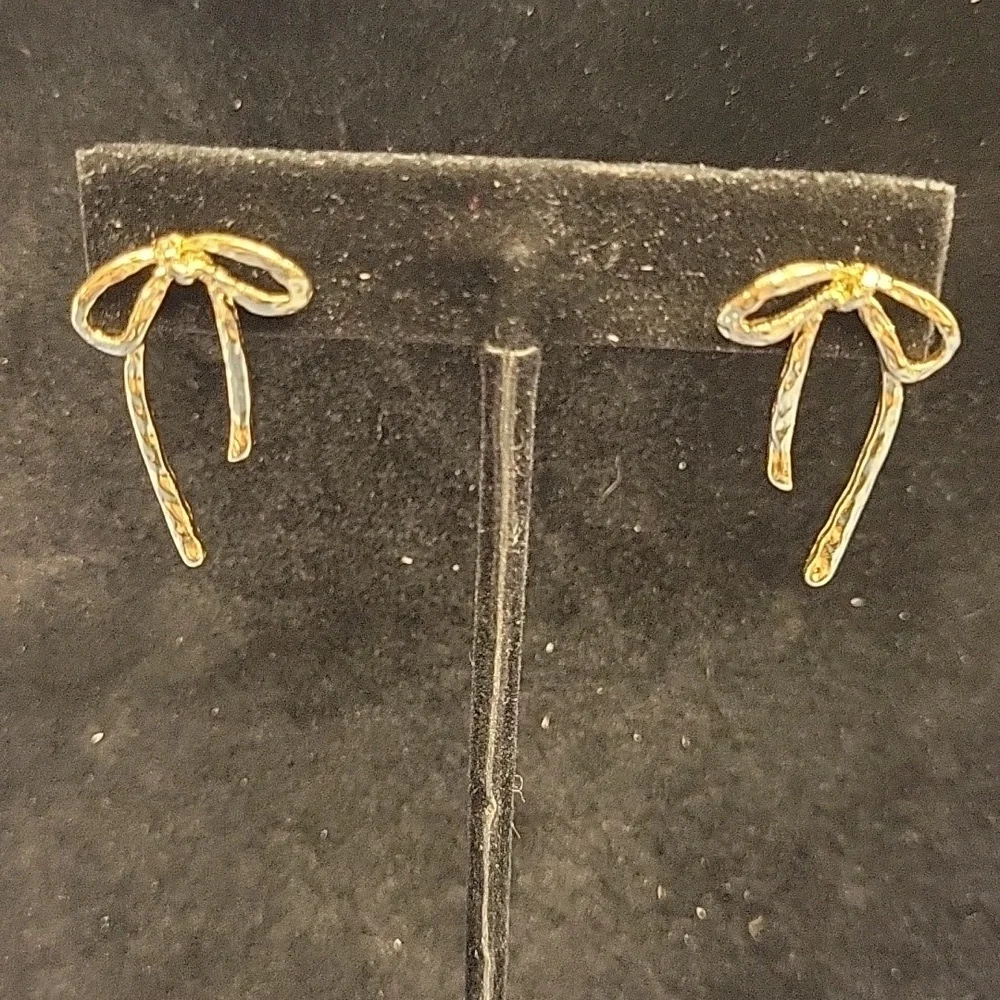 Gold Tone Ribbon 1